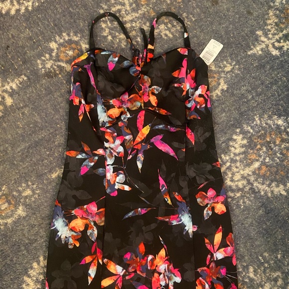 Torrid flower corset dress. Heavy material and some pillaging. Knee length dress - Picture 1 of 7